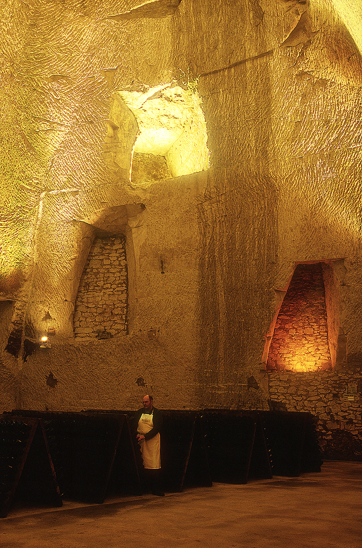 AI.1.00120.0001 / Ruinart champagne cellars
