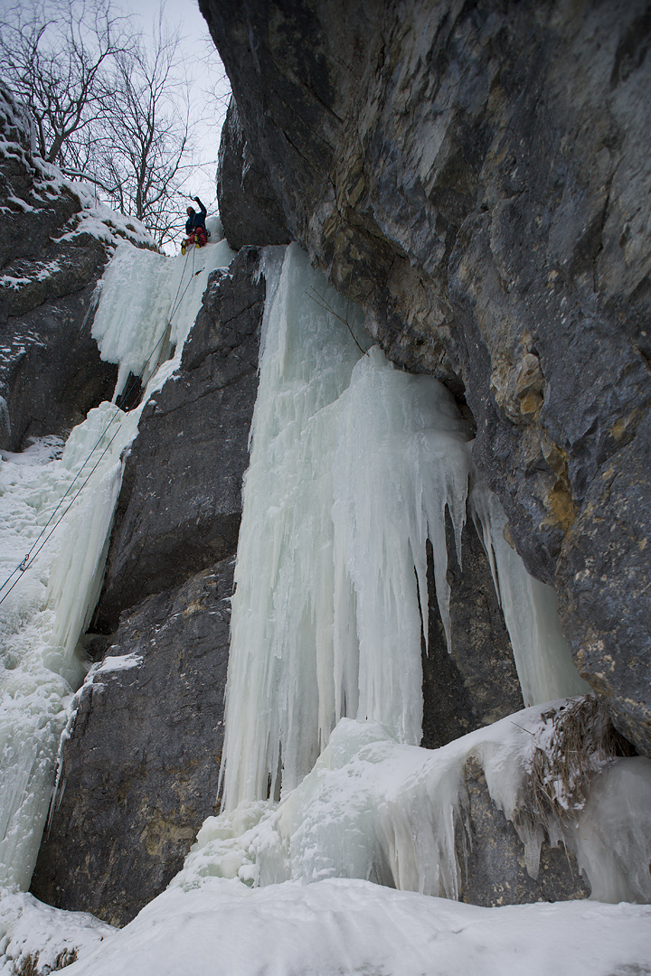 AI.1.00140.0007 / Ice climbing at the Salève crags